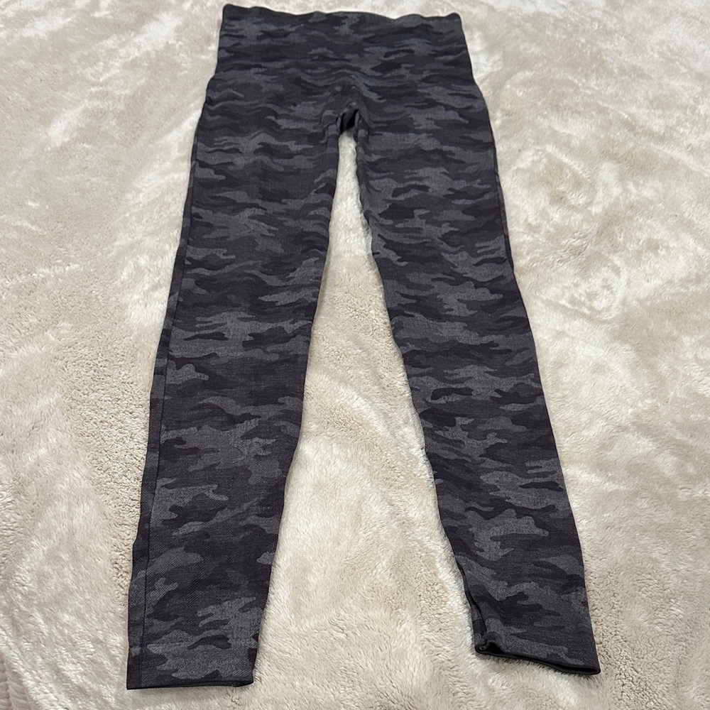 SPANX Black & Gray Camo Leggings
